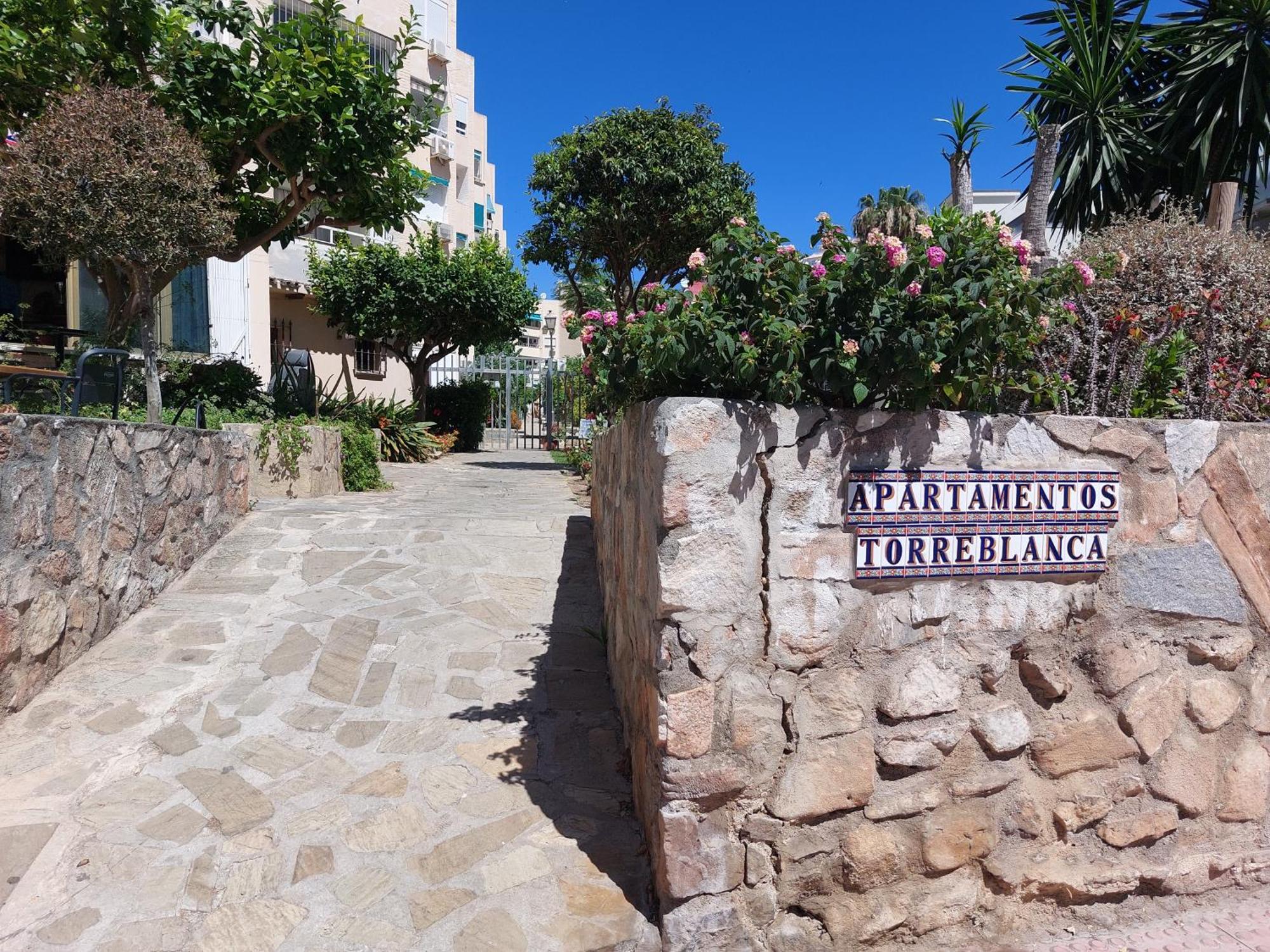 Estudio Con Piscina Y Parking, Playa A 4 Min A Pie, Tren A 2 Min Fuengirola Exterior photo
