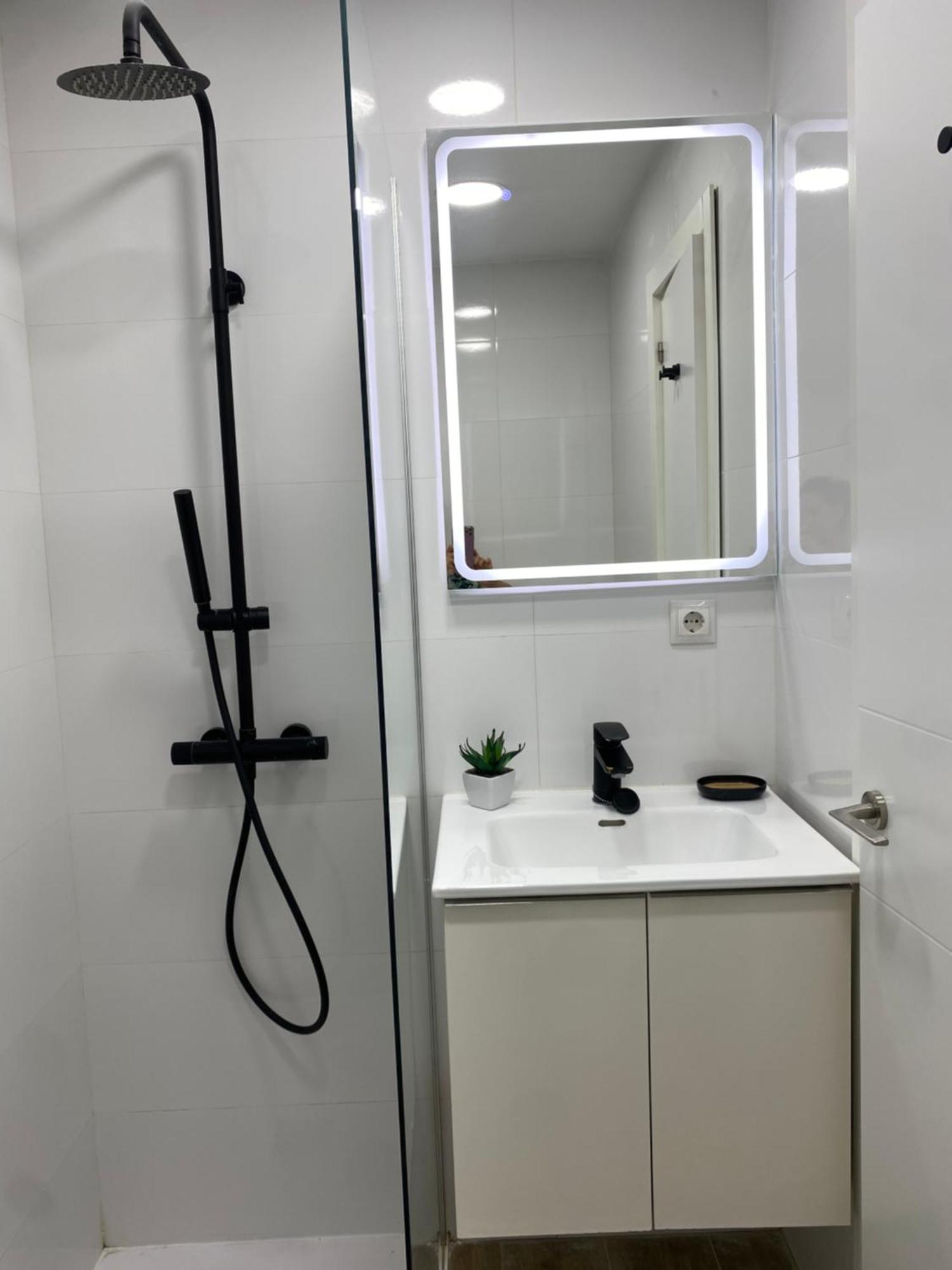 Estudio Con Piscina Y Parking, Playa A 4 Min A Pie, Tren A 2 Min Fuengirola Exterior photo