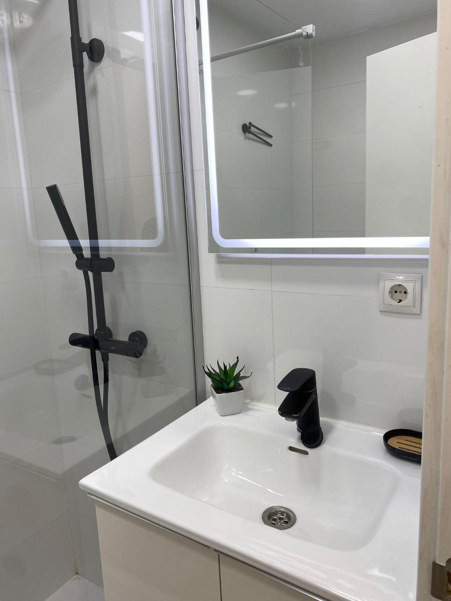 Estudio Con Piscina Y Parking, Playa A 4 Min A Pie, Tren A 2 Min Fuengirola Exterior photo
