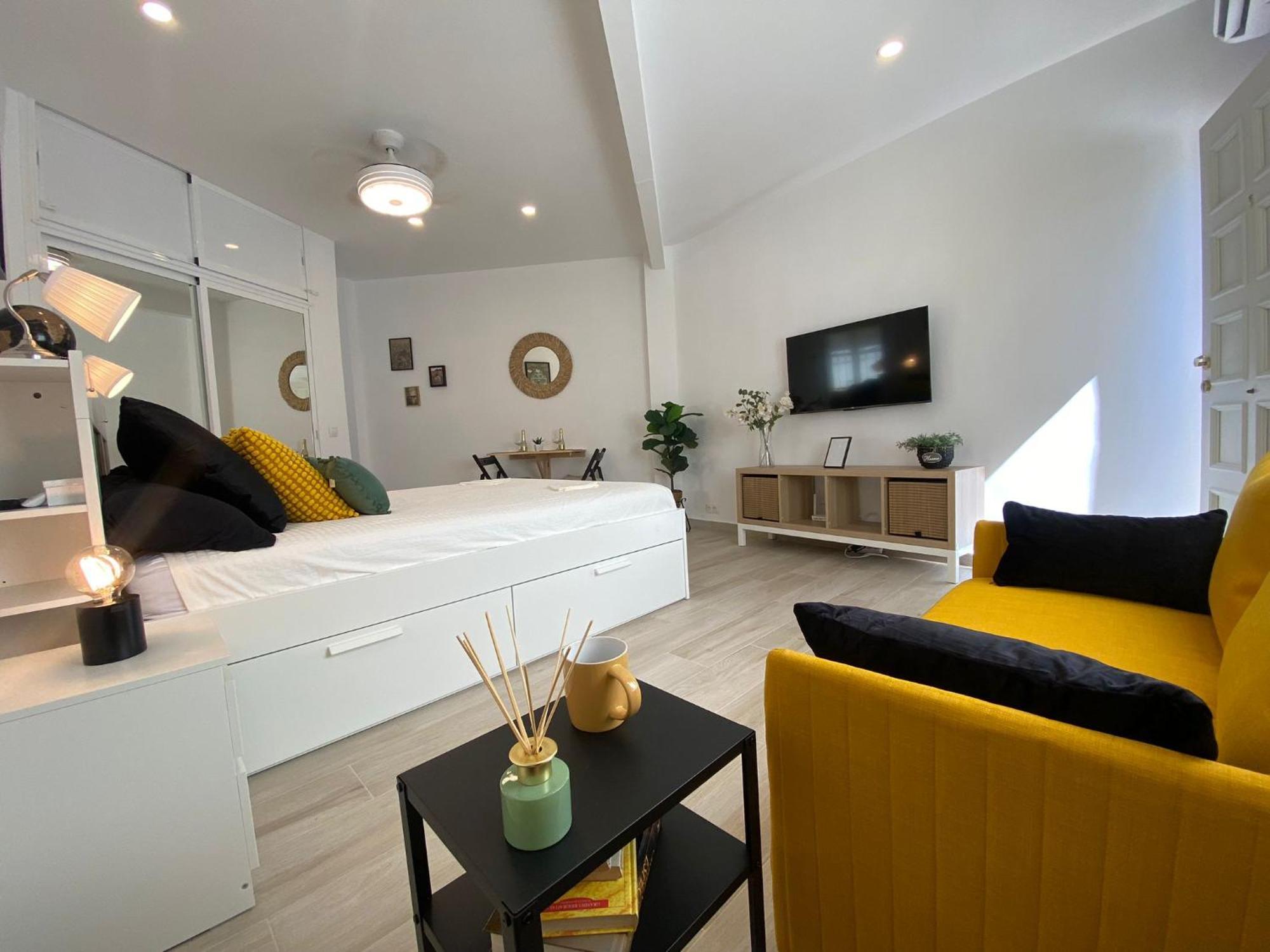 Estudio Con Piscina Y Parking, Playa A 4 Min A Pie, Tren A 2 Min Fuengirola Exterior photo