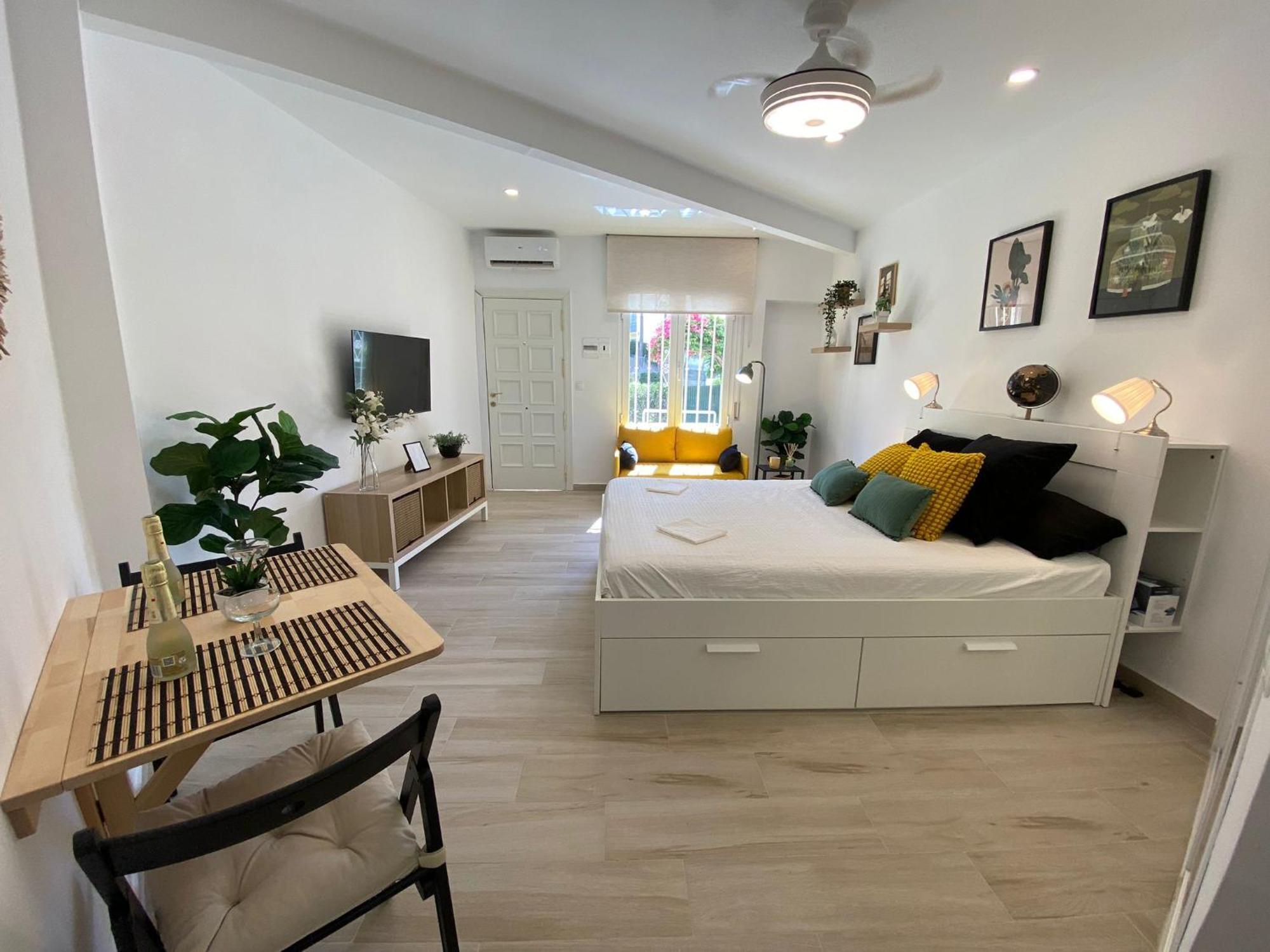 Estudio Con Piscina Y Parking, Playa A 4 Min A Pie, Tren A 2 Min Fuengirola Exterior photo
